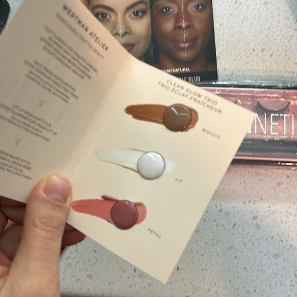 SOLD Cosmetic bundle - Picture 7 of 8